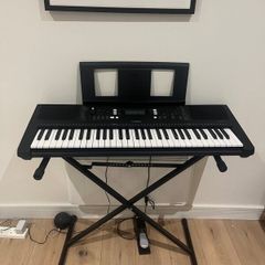 Yamaha PSR E373 Keyboard