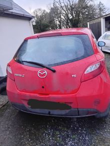 Mazda 2 breaking