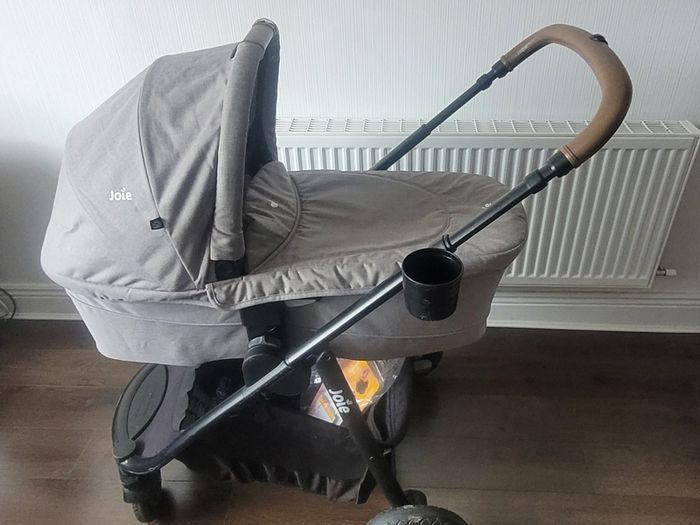 Joie Travel System - Buggy, Carrycot, Car Seat, isofix base