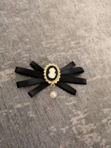 Cameo brooch