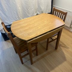 Wooden extendable table with two chairs