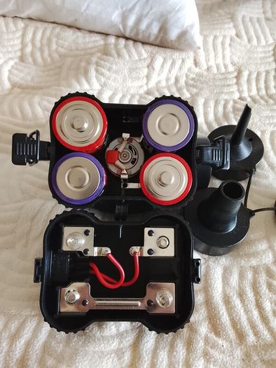 Inflatable bed pump