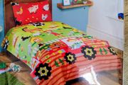 Junior Duvet set that's reversible (Farmer &amp; Friends set)