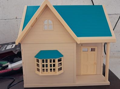 Vintage Sylvanian Families Applewood / Bramble Cottage with Furniture