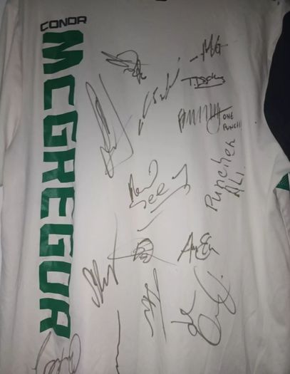 Ufc autograph t shirt