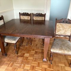 Antique extendable oak table and 4 carved oak chairs