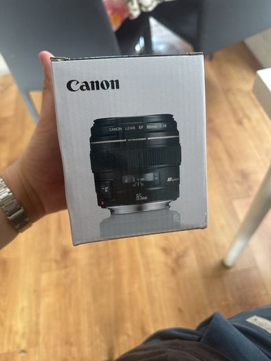 canon EF 85mm f/1.8 USM