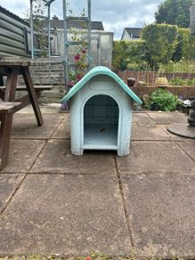 dog kennel
