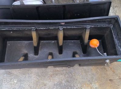 Water tank with lid