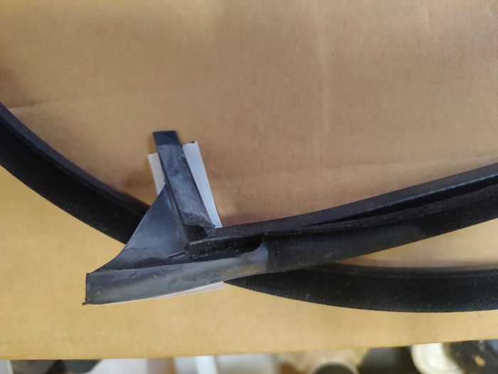 Genuine Ford NOS Door Seal Weatherstrip Sierra Scorpio 1664884 D87BB-F25314-BB NEW