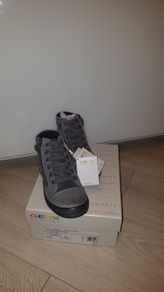 Girls sneakers