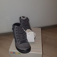 Girls sneakers