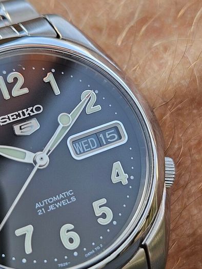 Watch Seiko 5 Automatic.