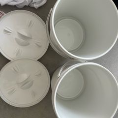 Cloth nappy bins with mesh liners
