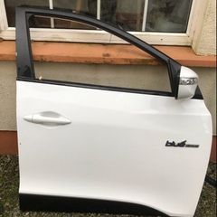 2 front Hyundai i35 doors
