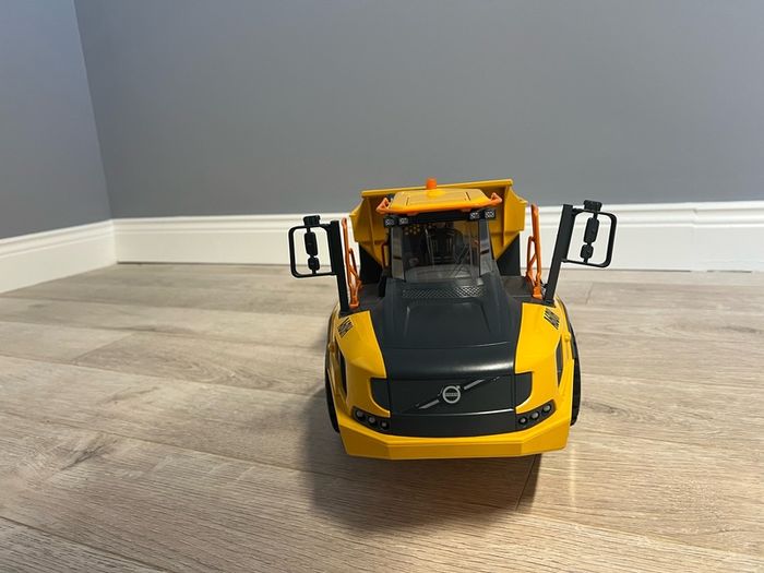 Bruder Volvo Dumper