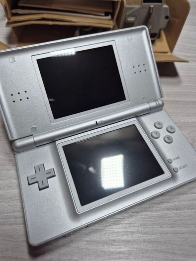 Boxed Nintendo DS Lite Silver - Very Good Condition - 3 Game Official Charger
