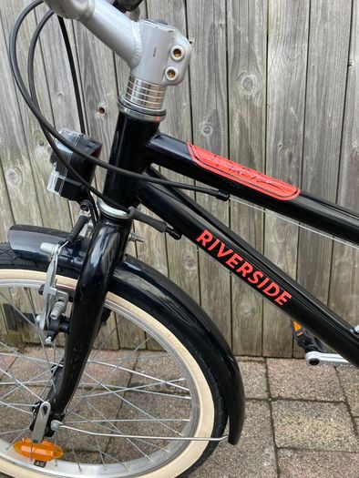 B'Twin / Decathlon Riverside 500 Kids' 20" Hybrid Bike.