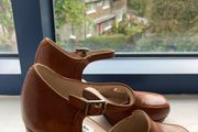 Clarks tan leather Platform Mary Jane shoes