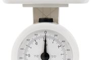 Mechanical Kitchen Scale, 3 KG Maximum Capacity, Analogue, Easy to Read Dial, Dishwasher Safe, Compact Storage, 1 L Detachable Bowl, Battery Free, White (FREE POSTAGE)