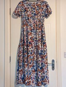 Perfect for Summer. beautiful floral midi dress with stunning colours