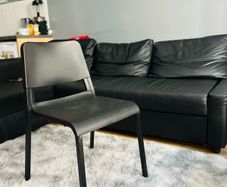 chair black