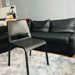 chair black
