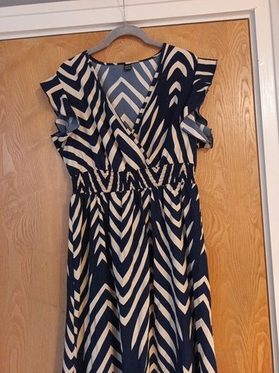 Shein Navy & White  Dress.  Size . L- 14. New - No Tag.