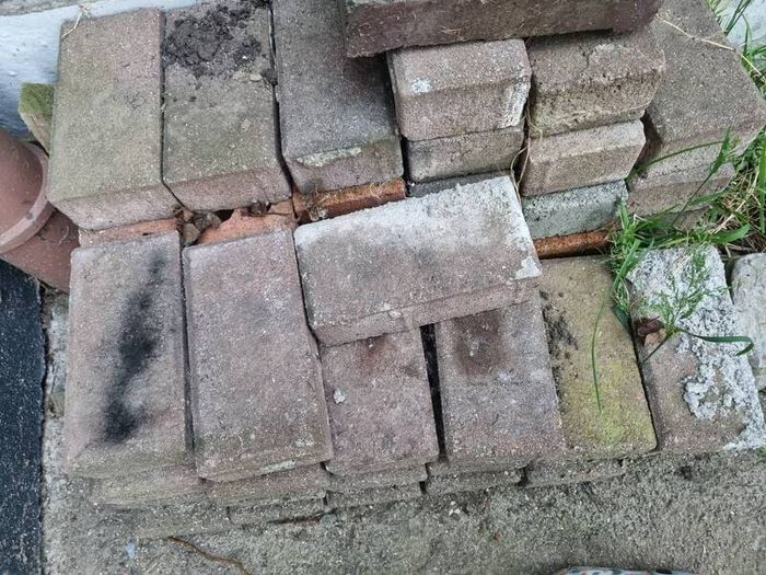 Free red bricks
