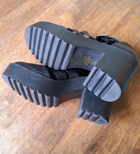 New Pair_Chunky Sandals by Primark