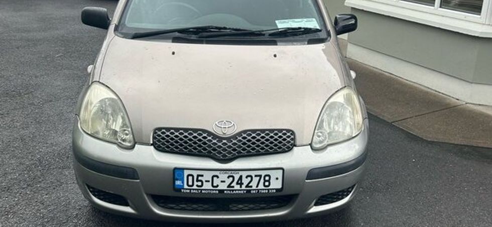 2005 Toyota Yaris 1.0 clean car new test