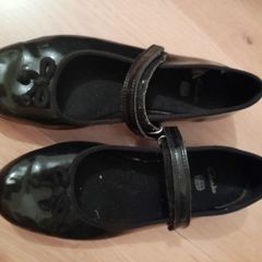 Girl's shoes