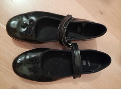 Girl's shoes