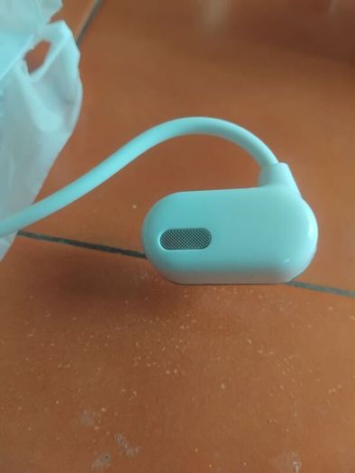 new bluetooth earphones. never fall off.