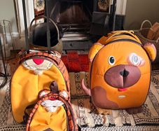 2 Samsonite Sammies kids suitcases with 1 matching bag