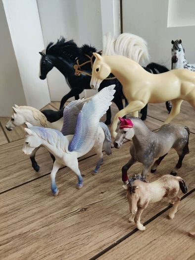 toy horses