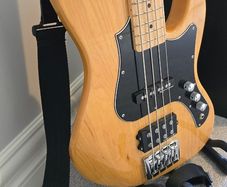 FGN Mighty Jazz Bass (Made in Japan) + Case + Stand, Excellent