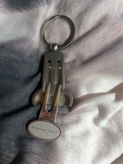 Golf magnetic puck metal keychain