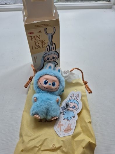popmart labubu pin for love