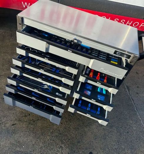 Brand New 12 Drawer Tool Chest Full Of Tools
