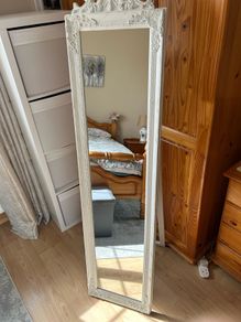 Standing mirror