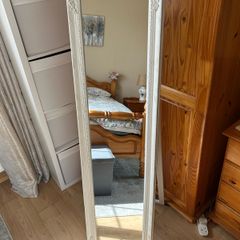 Standing mirror