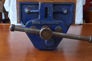 Record carpentry vice