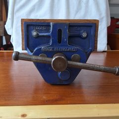 Record carpentry vice