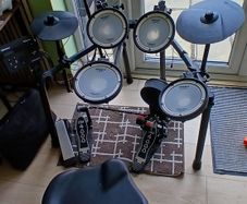 roland TD-07KV electric drum kit and DW double kick