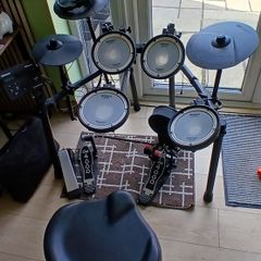 roland TD-07KV electric drum kit and DW double kick