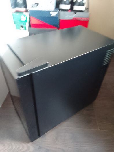 wine cooler fridge 8 bottle capacity.