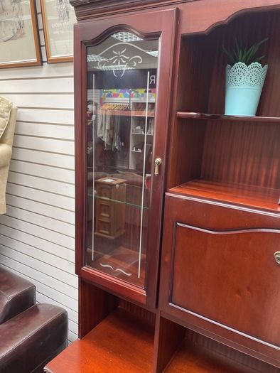 dispaly cabinet