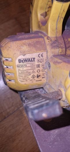 dewalt flexvolt circular saw dcs575   2 saws for parts or repairs