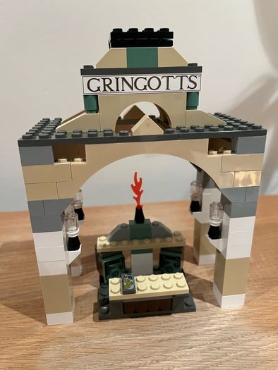 (Rare) Lego 4714 Harry Potter Gringotts Bank with Box, Instructions (Parts Missing)